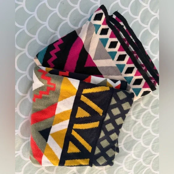 ❤️Bundle of Two Flying Tomato Knit Mini Skirts - Picture 4 of 4